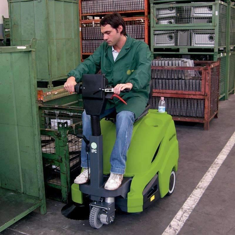 IPC Eagle 512 Vacuum Rider Sweeper - Janitorial Superstore